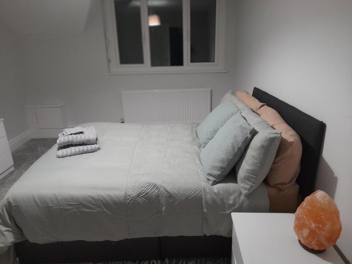 Elegant Spacious 3 Bed- Sleeps 6 -Have A Glamorous Getaway Гейл Екстер'єр фото