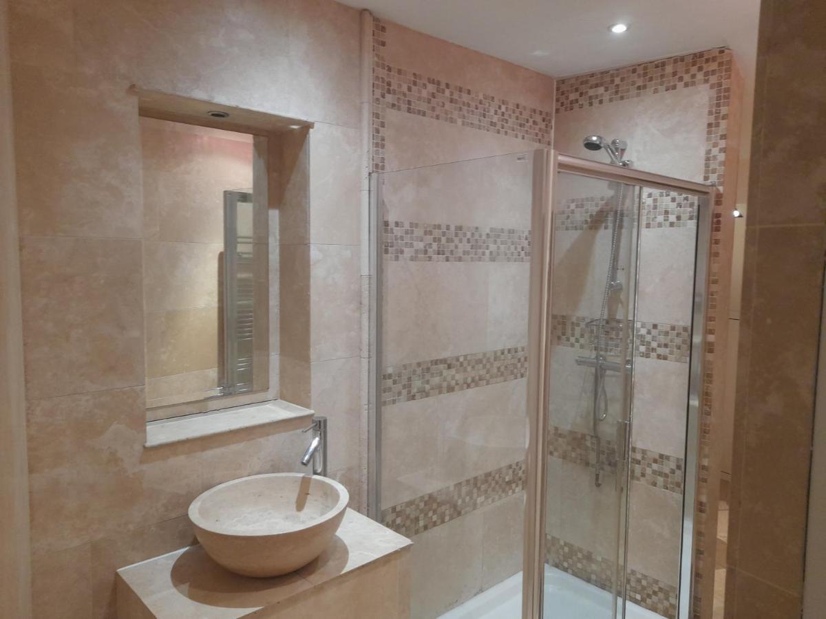 Elegant Spacious 3 Bed- Sleeps 6 -Have A Glamorous Getaway Гейл Екстер'єр фото