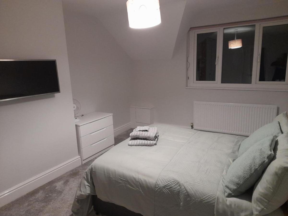 Elegant Spacious 3 Bed- Sleeps 6 -Have A Glamorous Getaway Гейл Екстер'єр фото